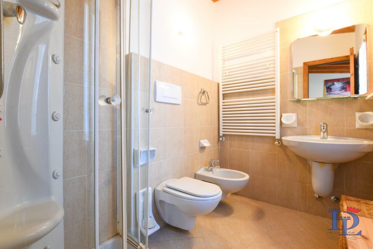 Desenzanoloft Official Partner Marriott Homes & Villas -Penthouse Never Say Never Sirmione Castle View Kültér fotó