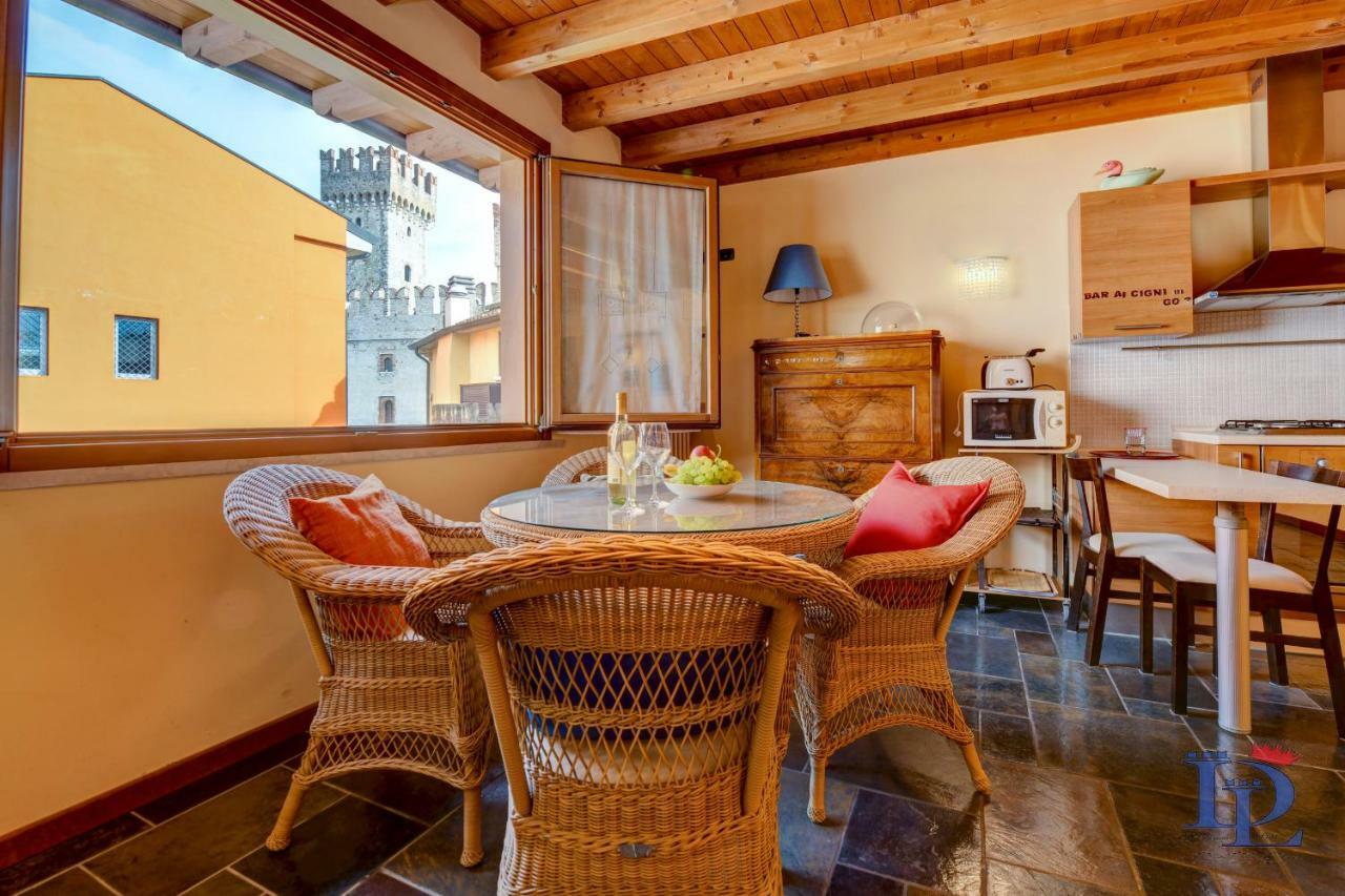 Desenzanoloft Official Partner Marriott Homes & Villas -Penthouse Never Say Never Sirmione Castle View Kültér fotó