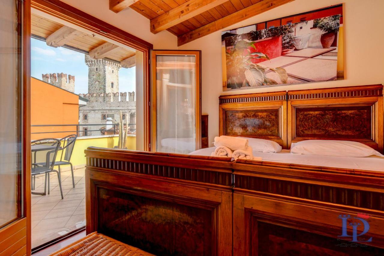 Desenzanoloft Official Partner Marriott Homes & Villas -Penthouse Never Say Never Sirmione Castle View Kültér fotó