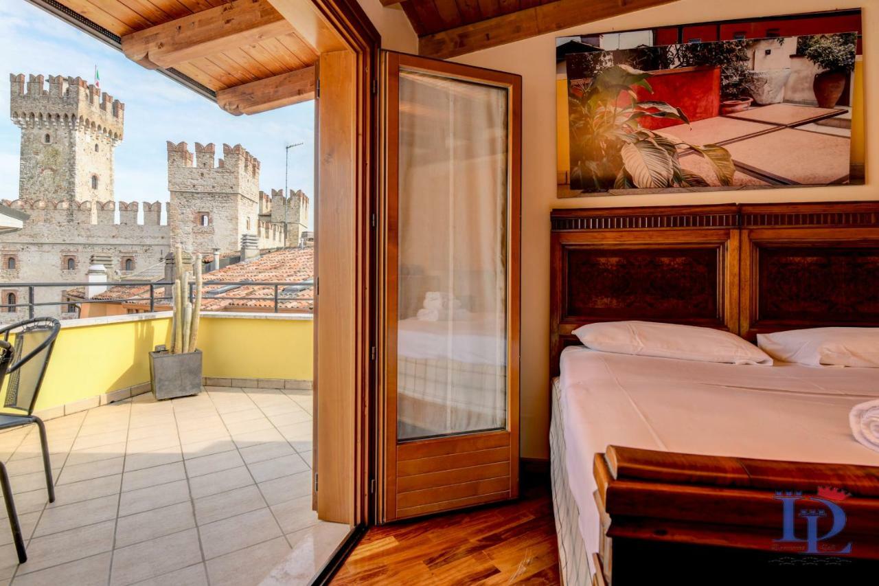 Desenzanoloft Official Partner Marriott Homes & Villas -Penthouse Never Say Never Sirmione Castle View Kültér fotó