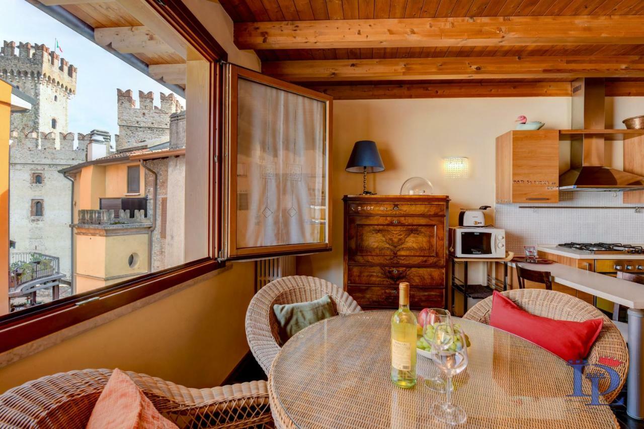 Desenzanoloft Official Partner Marriott Homes & Villas -Penthouse Never Say Never Sirmione Castle View Kültér fotó
